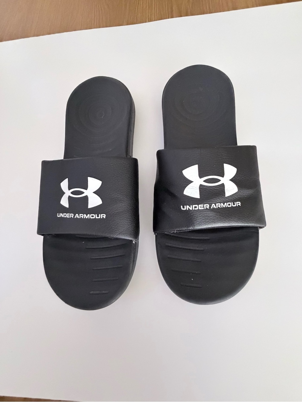 Under Armour mens slides in size 9